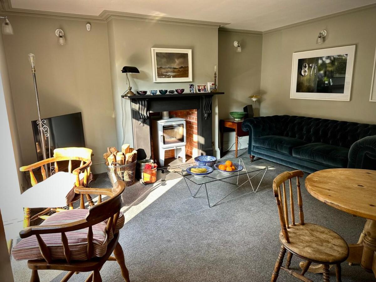 Large 1 Bd Period Garden Flat, Kings Cross - Camden Apartamento